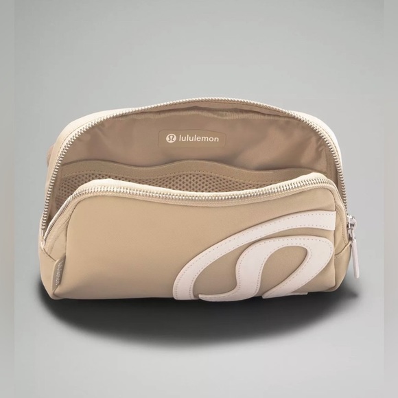 NEW!!! NWT Lululemon Everywhere Belt Bag in Trench/White Opal! - Picture 4 of 9